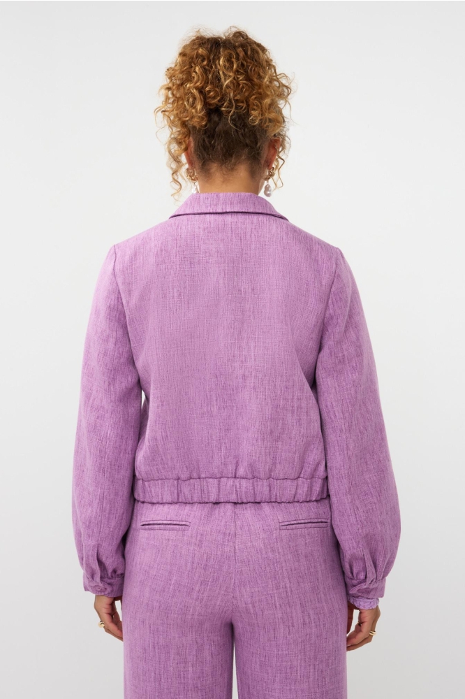 Ydence paarse dames jas | Model achteraanzicht