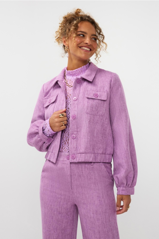 Ydence paarse dames jas | Model vooraanzicht