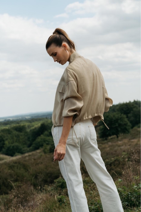 Maicazz zand dames blouse | Sfeerbeeld, In situatie