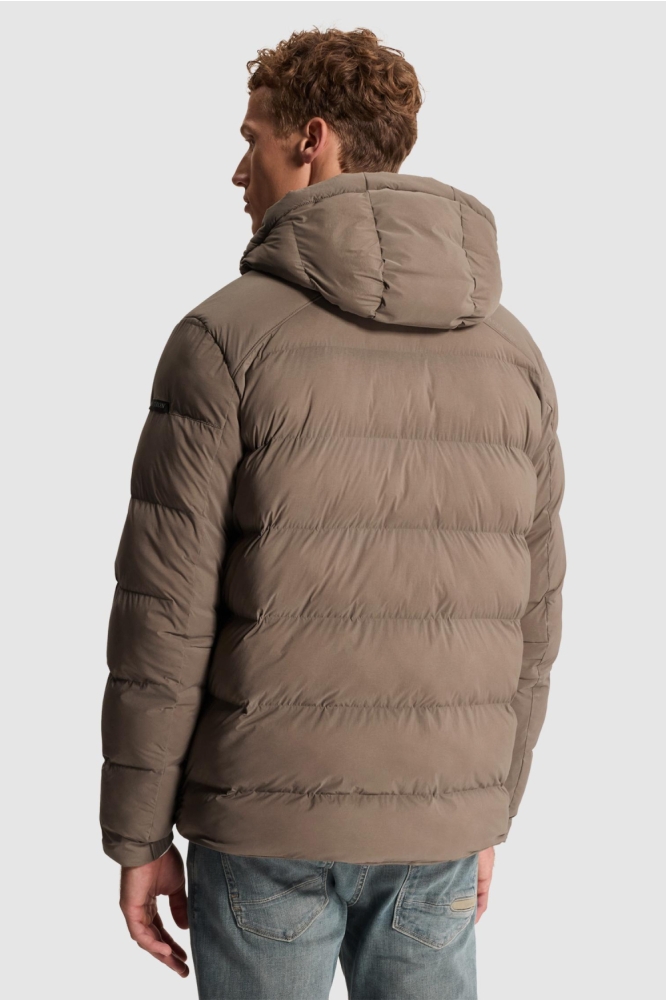 Cast Iron taupe heren jas | Model achteraanzicht