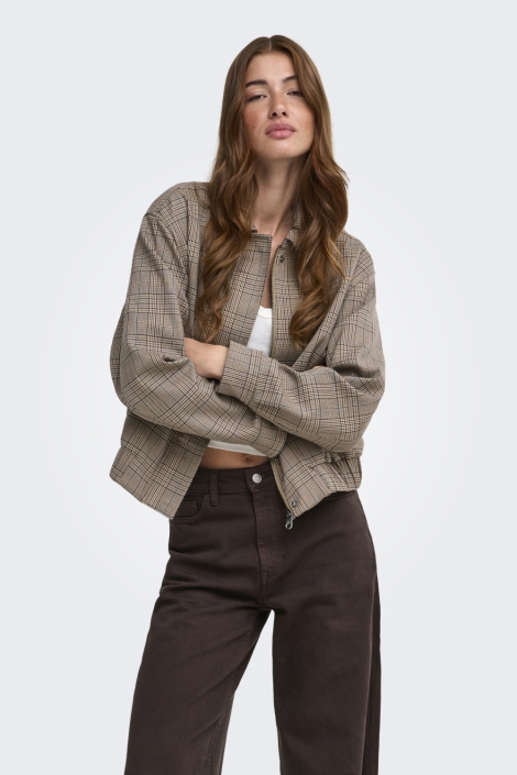 Only bruine dames jas | Model vooraanzicht