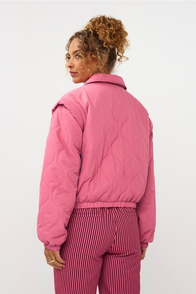 Ydence roze dames jas | Model vooraanzicht