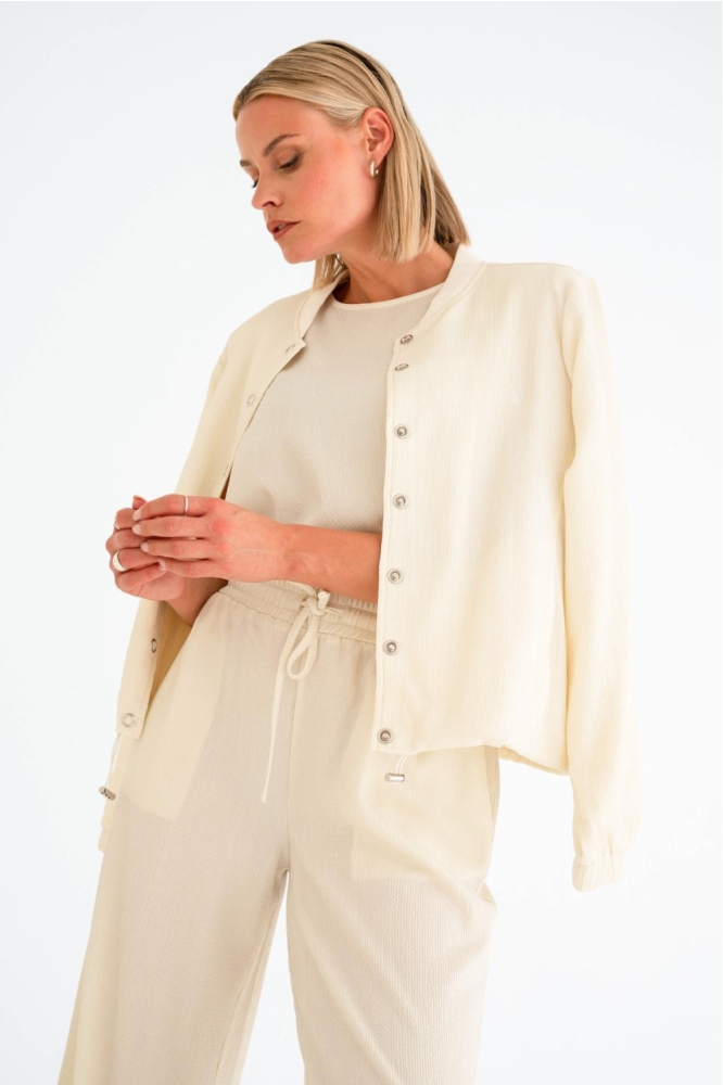 Maicazz ecru dames jas | Model vooraanzicht