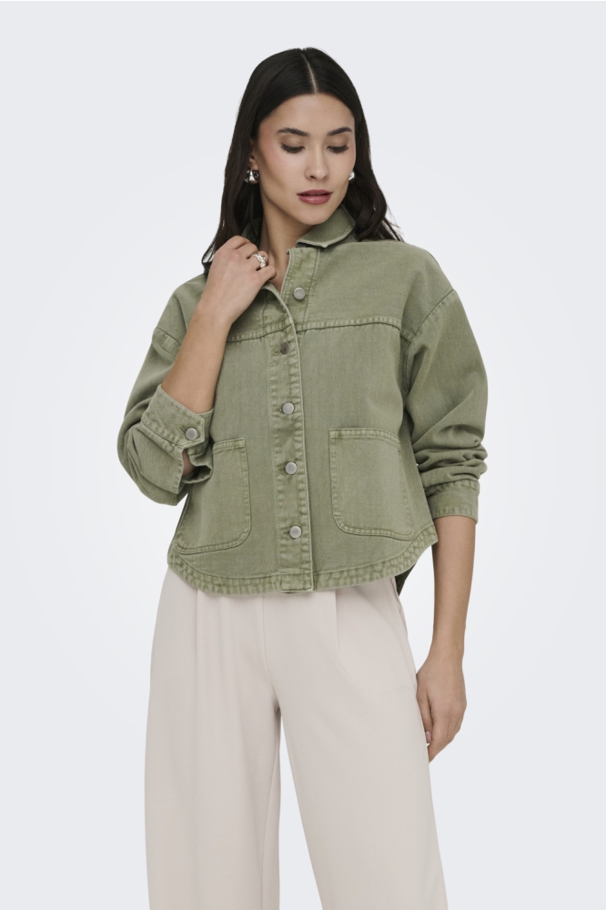 Jacqueline de Yong groene dames jas | Model vooraanzicht