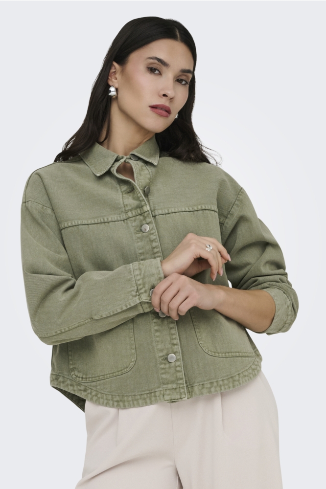 Jacqueline de Yong groene dames jas | Model vooraanzicht