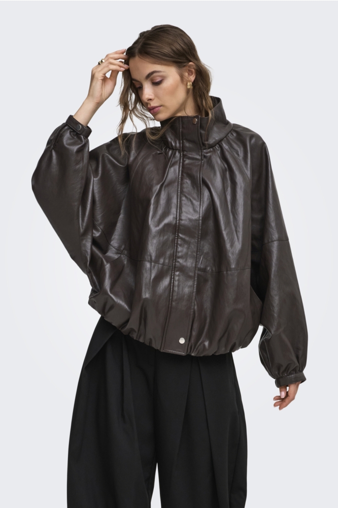 Only bruine dames jas | Model vooraanzicht