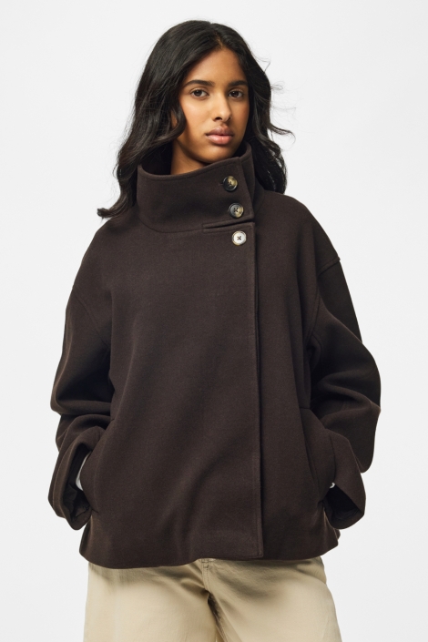 Pieces bruine dames jas | Model vooraanzicht