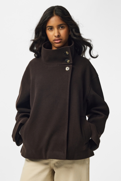 Pieces bruine dames jas | Model vooraanzicht