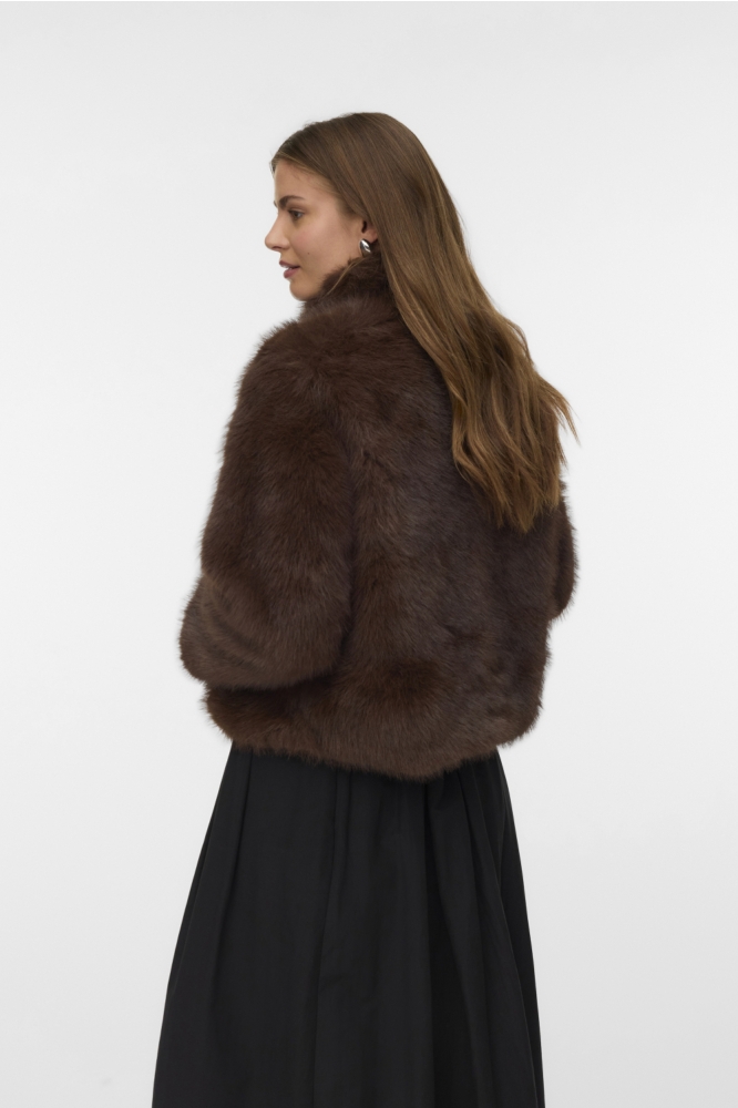 Vero Moda bruine dames jas | Model achteraanzicht