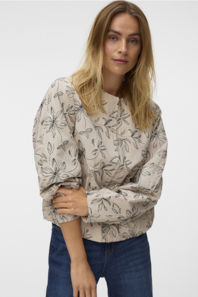 Vero Moda ecru dames jas | Model vooraanzicht