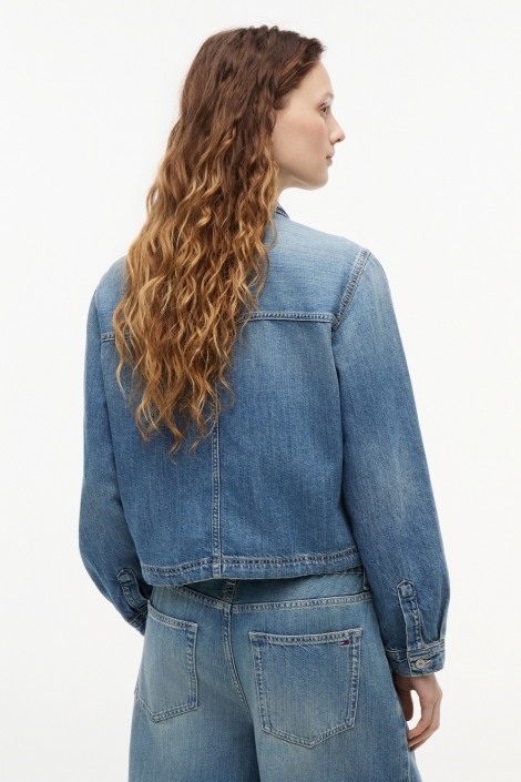Tommy Jeans blauwe dames jas | Model achteraanzicht