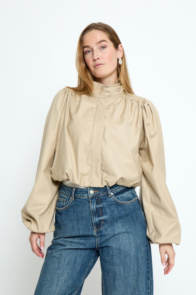 Minus beige dames jas | Model vooraanzicht
