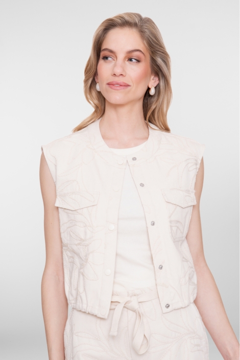 Geisha ecru dames gilet | Model vooraanzicht