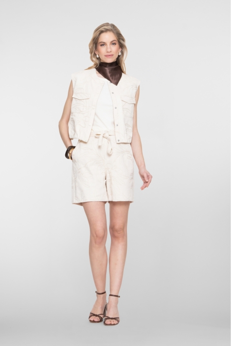 Geisha ecru dames gilet | Model