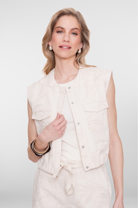 Geisha ecru dames gilet | Model vooraanzicht