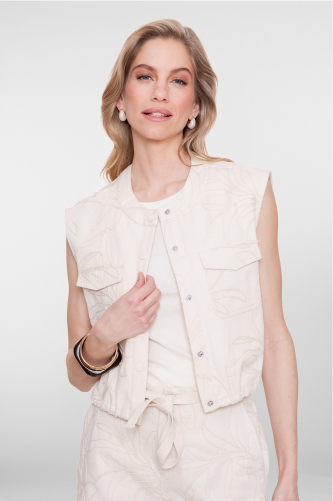 Geisha ecru dames gilet | Model vooraanzicht