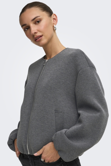 Only grijze dames jas | Model zijaanzicht