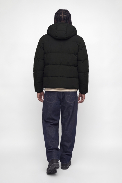 Jack & Jones zwarte heren jas | Model achteraanzicht