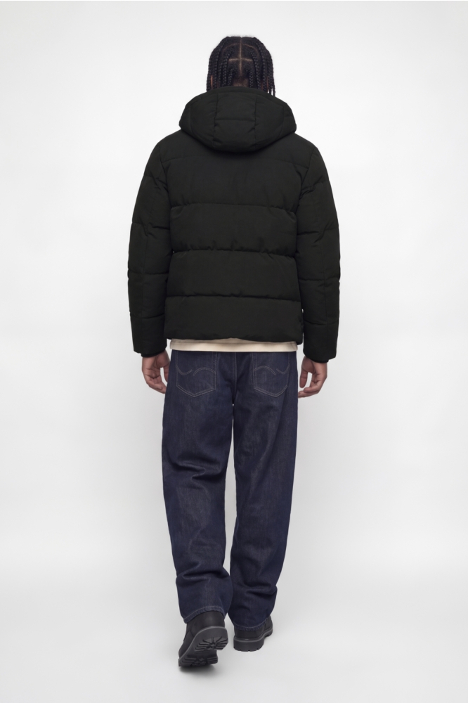 Jack & Jones zwarte heren jas | Model achteraanzicht