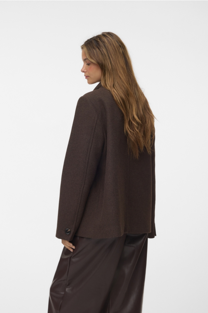 Vero Moda bruine dames jas | Model achteraanzicht
