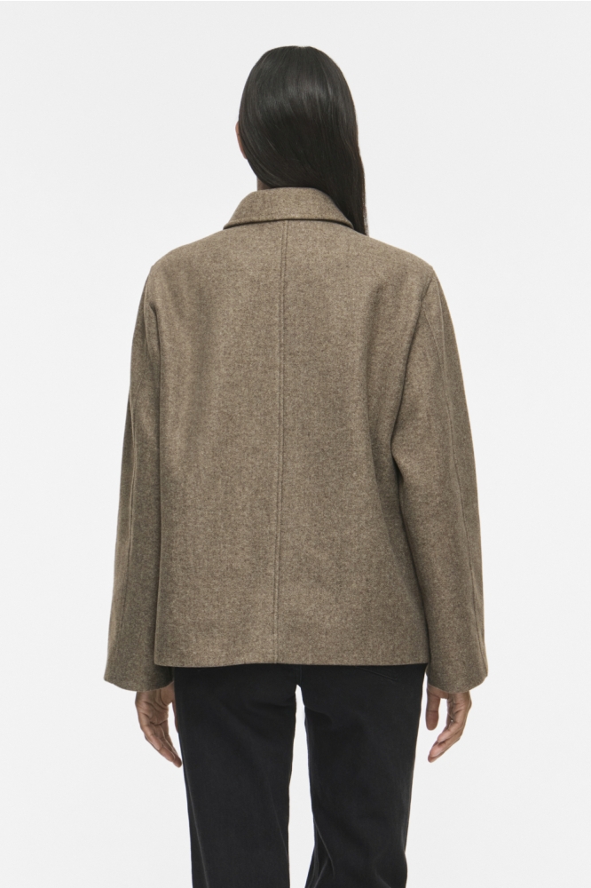 Vila camel dames jas | Model achteraanzicht