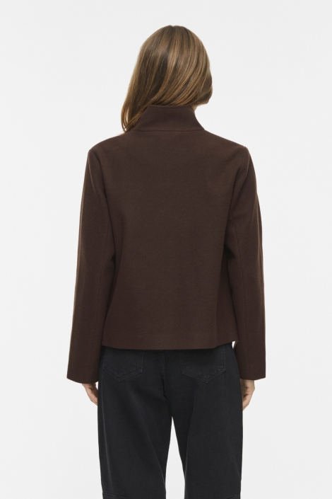 Vila bruine dames jas | Model achteraanzicht