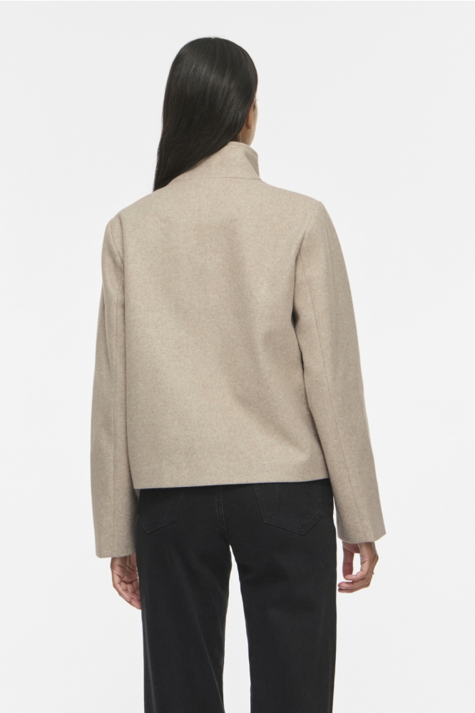 Vila beige dames jas | Model achteraanzicht
