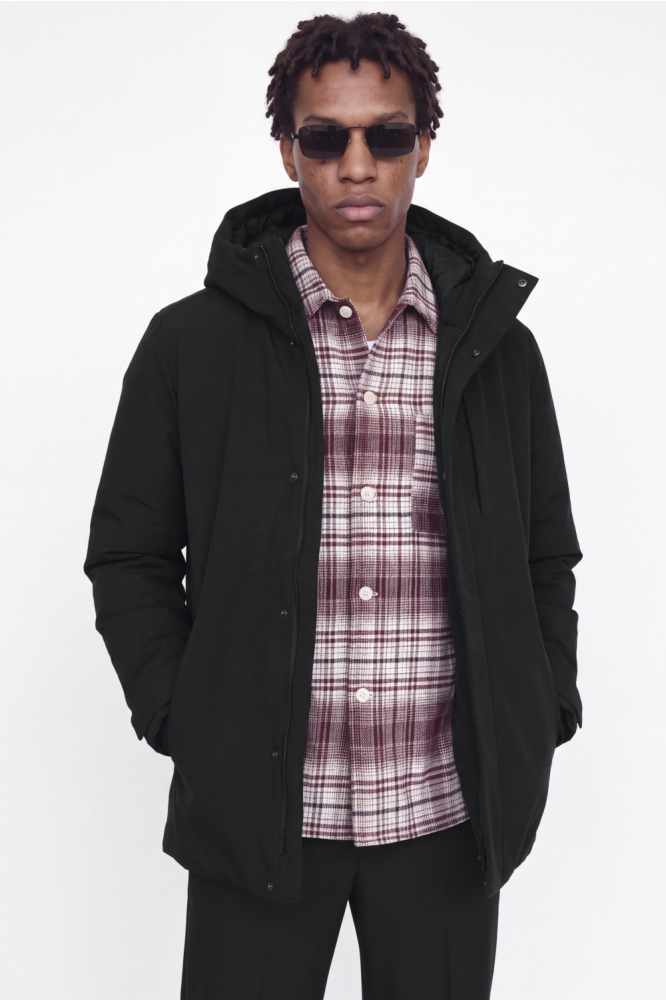 Jack & Jones zwarte heren jas | Model vooraanzicht