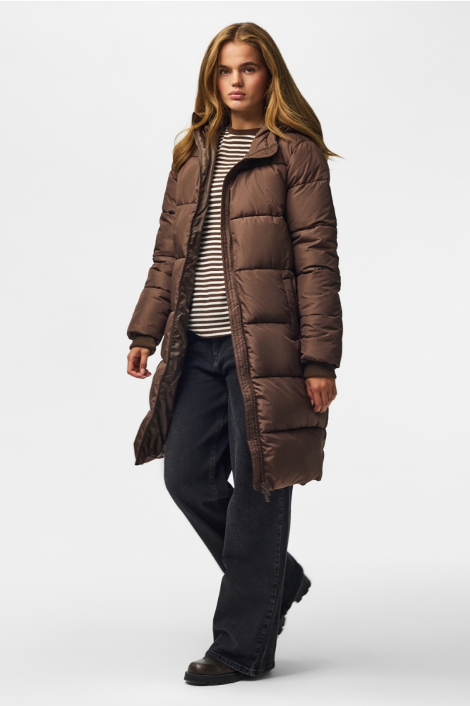 Pieces bruine dames jas | Model vooraanzicht