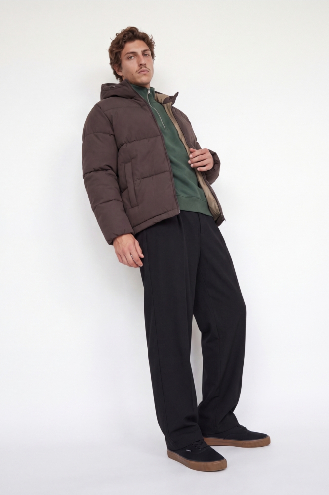Jack & Jones bruine heren jas | Model vooraanzicht