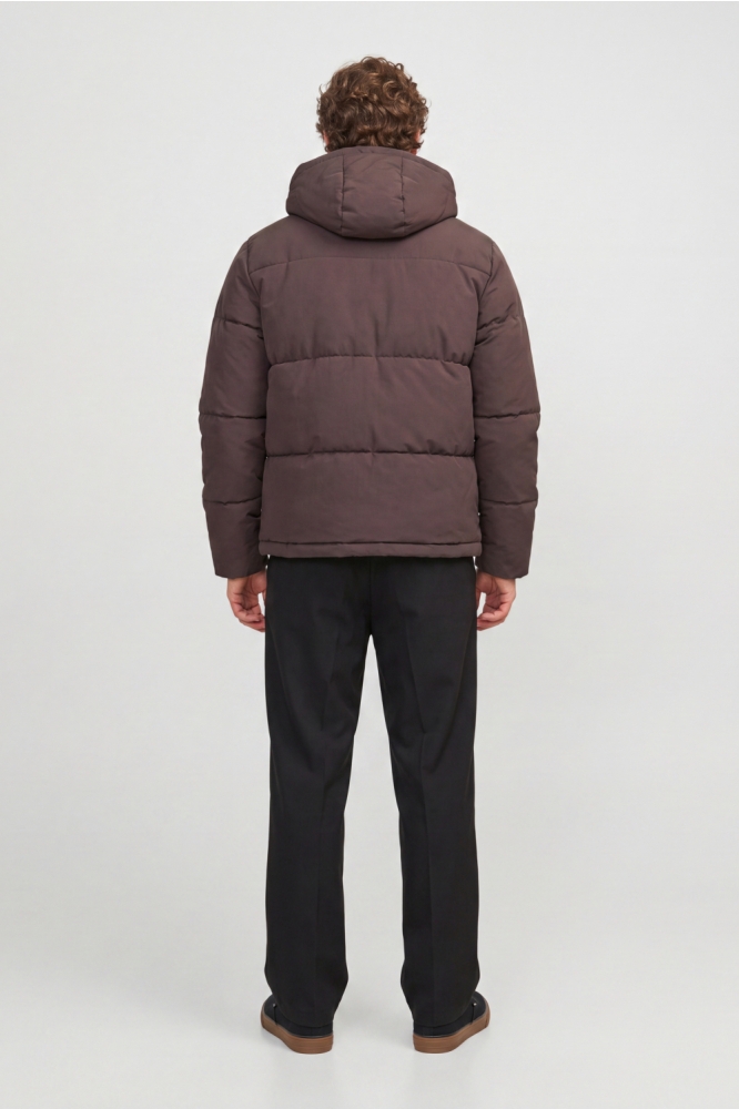 Jack & Jones bruine heren jas | Model achteraanzicht