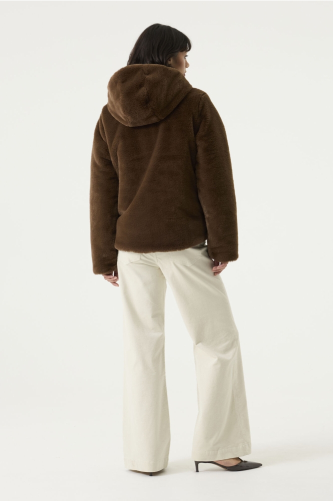 Garcia bruine dames jas | Model achteraanzicht