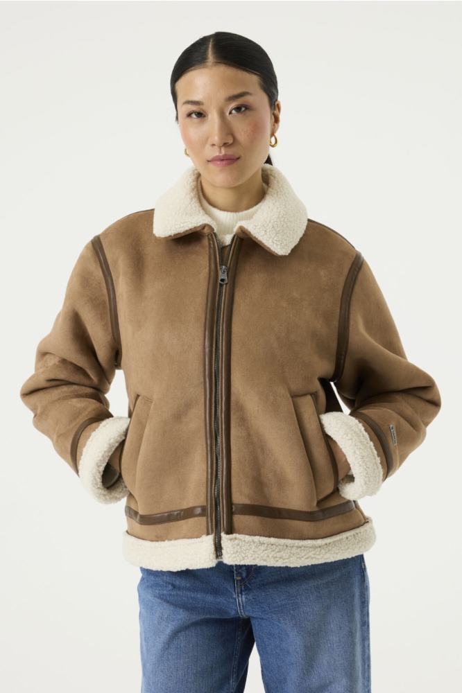 Garcia camel dames jas | Model vooraanzicht