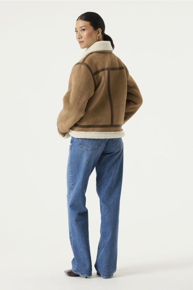 Garcia camel dames jas | Model achteraanzicht