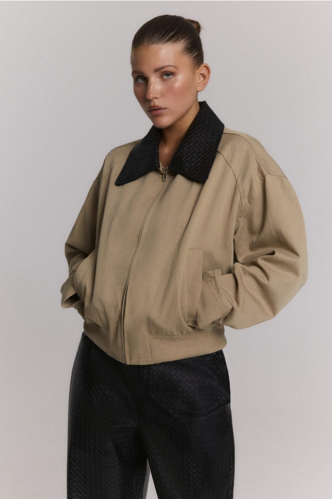 Refined Department beige dames jas | Model vooraanzicht