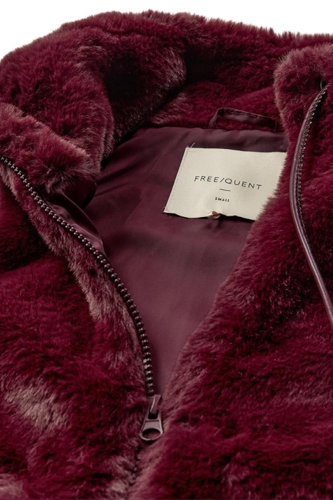 Freequent bordeaux dames gilet | Close up
