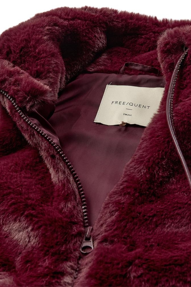 Freequent bordeaux dames gilet | Close up