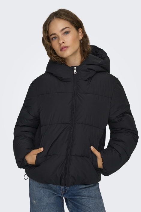 Only zwarte dames jas | Model vooraanzicht