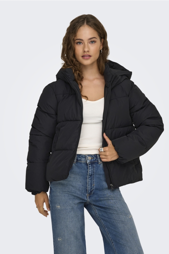 Only zwarte dames jas | Model vooraanzicht