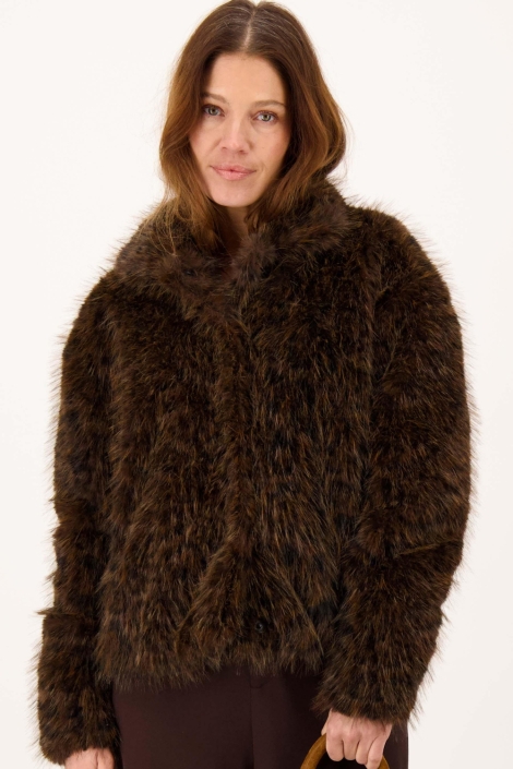 Zusss bruine dames jas | Model vooraanzicht