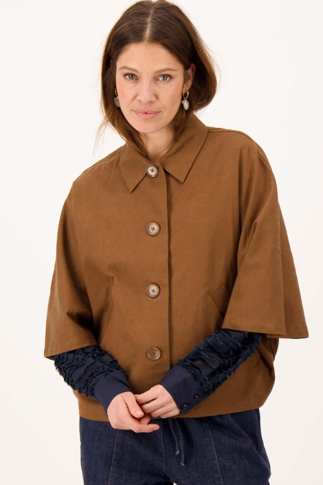 Zusss bruine dames jas | Model vooraanzicht