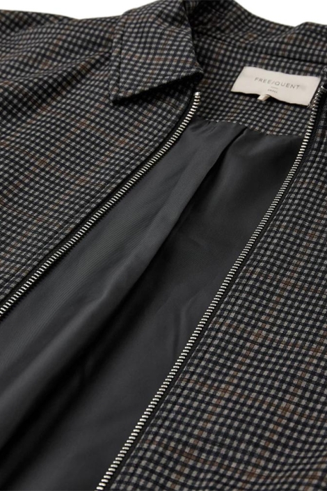Freequent taupe dames jas | Close up
