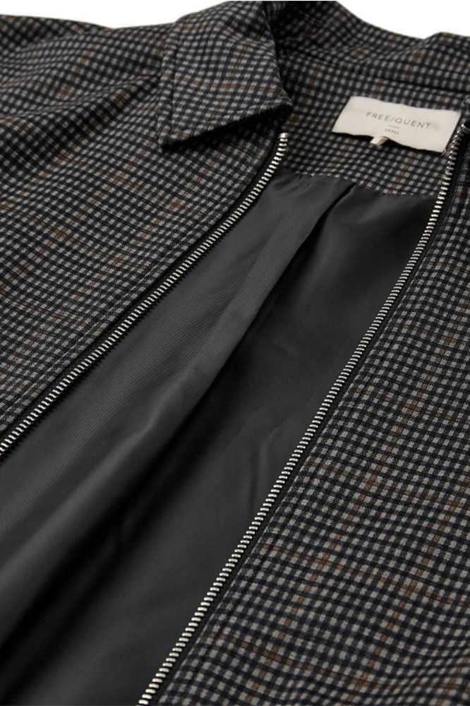Freequent taupe dames jas | Close up