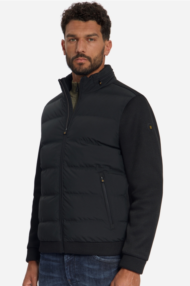NO-EXCESS zwarte heren jas | Model zijaanzicht