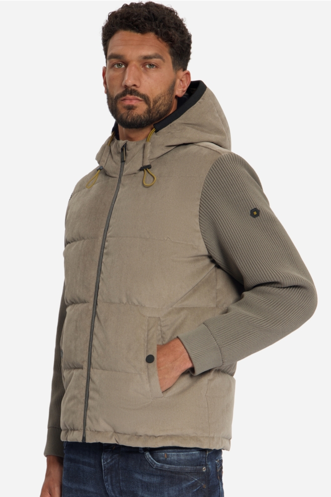 NO-EXCESS camel heren jas | Model zijaanzicht