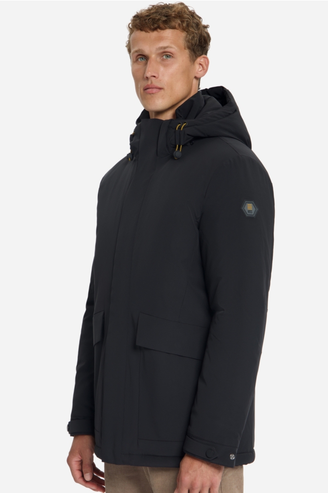 NO-EXCESS zwarte heren jas | Model zijaanzicht