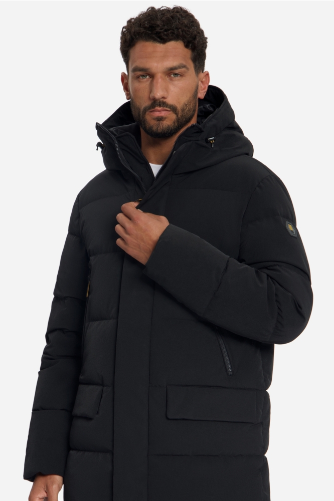 NO-EXCESS zwarte heren jas | Model zijaanzicht