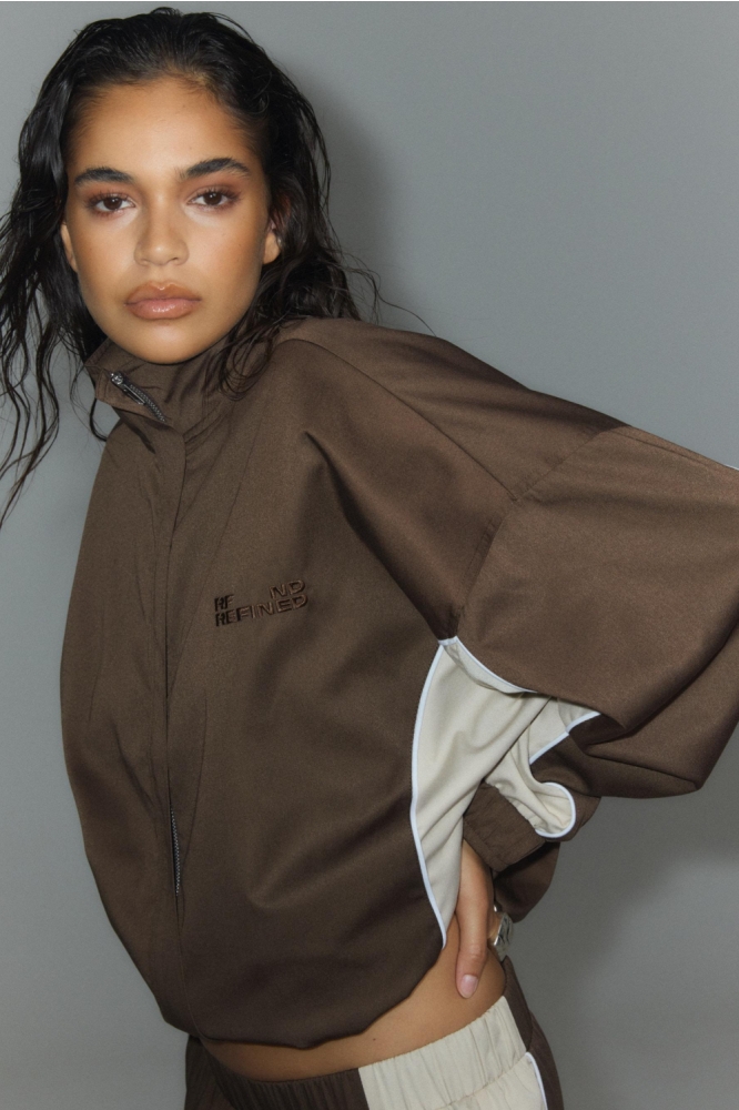 Refined Department bruine dames jas | Model zijaanzicht