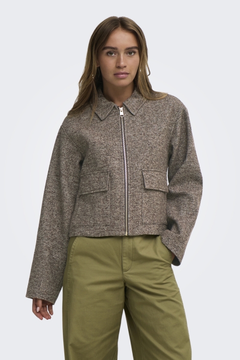 Jacqueline de Yong bruine dames jas | Model vooraanzicht