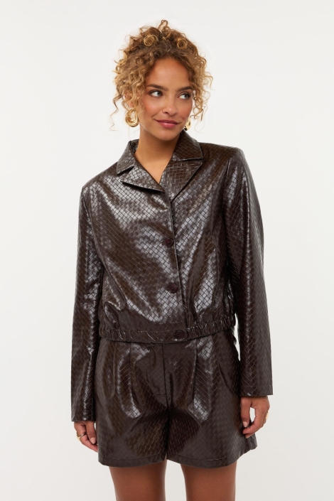 Ydence bruine dames jas | Model vooraanzicht